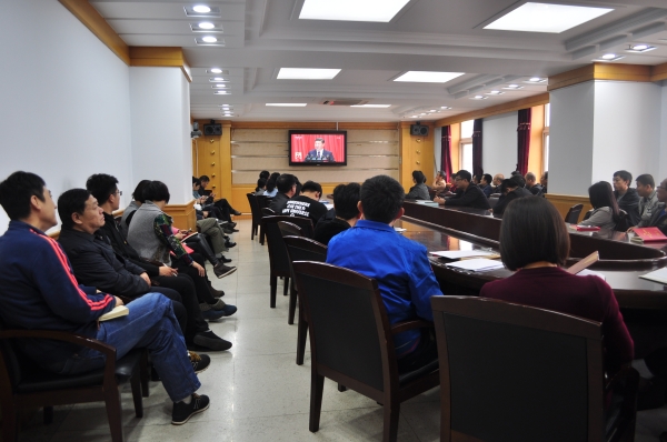 beat365官网组织师生收看十九大开幕盛况