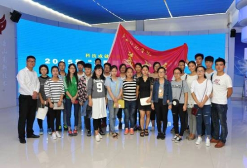 beat365官网师生参加2015年“全国科普日”暨唐山科普节开幕式活动
