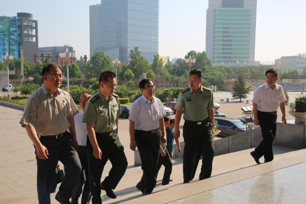 省高校征兵工作专项检查组来beat365官网督导检查征兵工作