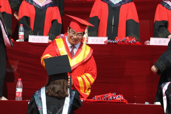 beat365官网隆重举行2017届学生毕业典礼暨学历学位授予仪式