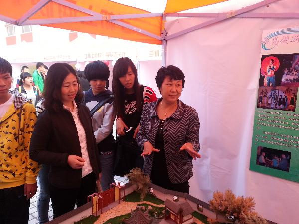 文化广场促学风 励志成材勇追梦——beat365官网2013级新生文化广场圆满落幕