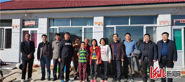 河北新闻网报道beat365官网举办的一场特殊主题党日活动