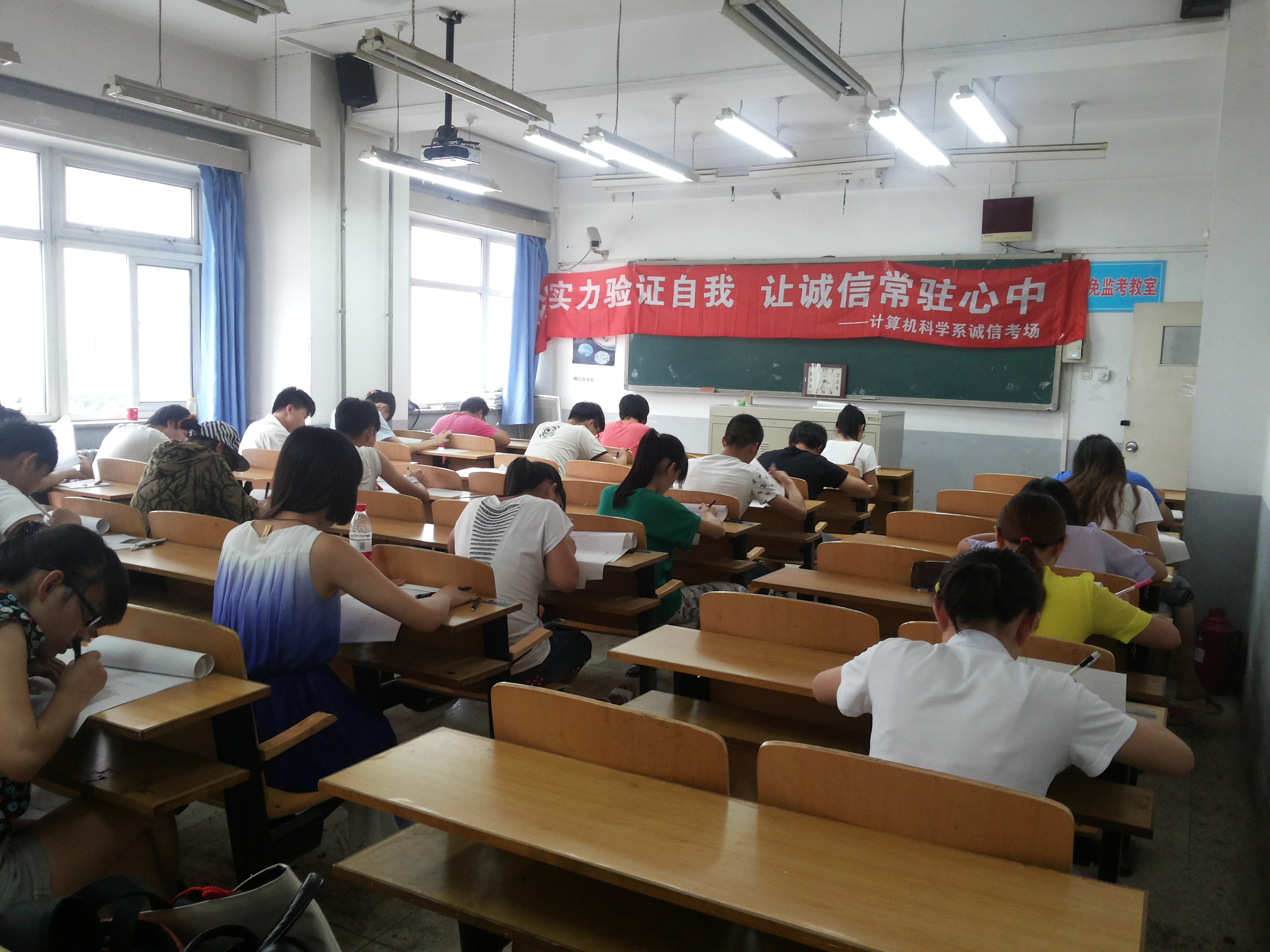 beat365官网深化推进免监考工作