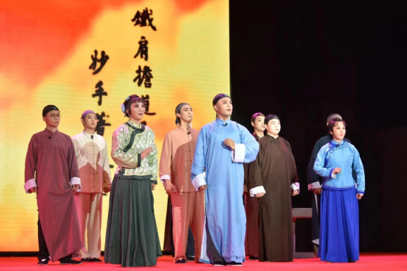 beat365在线唯一官网美育成果——原创评剧《铁肩少年》隆重上演