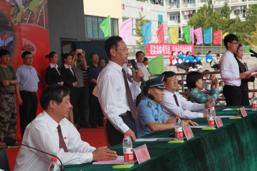 beat365官网召开2016级新生军训校阅大会