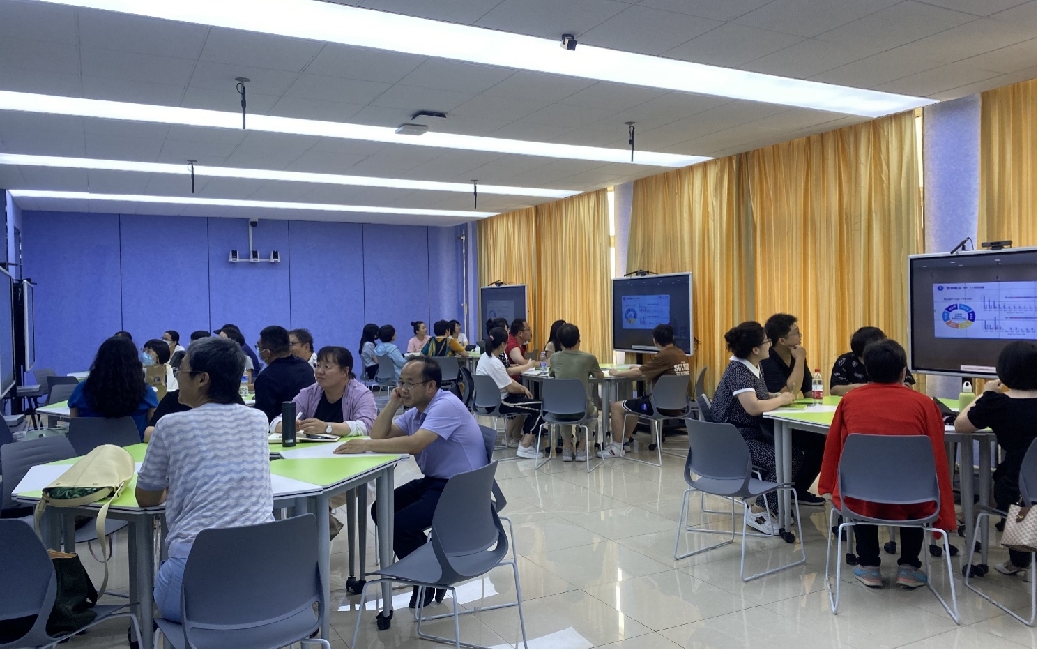 beat365官网教师参加沈阳师范大学组织的教师教学创新大赛培训