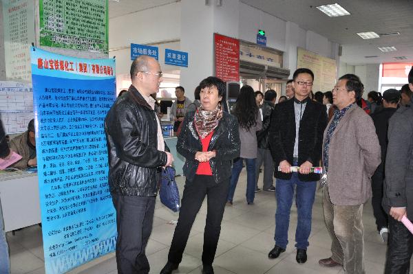 beat365官网成功举办春雨人才系列服务活动暨2013年春季毕业生大型专场招聘会