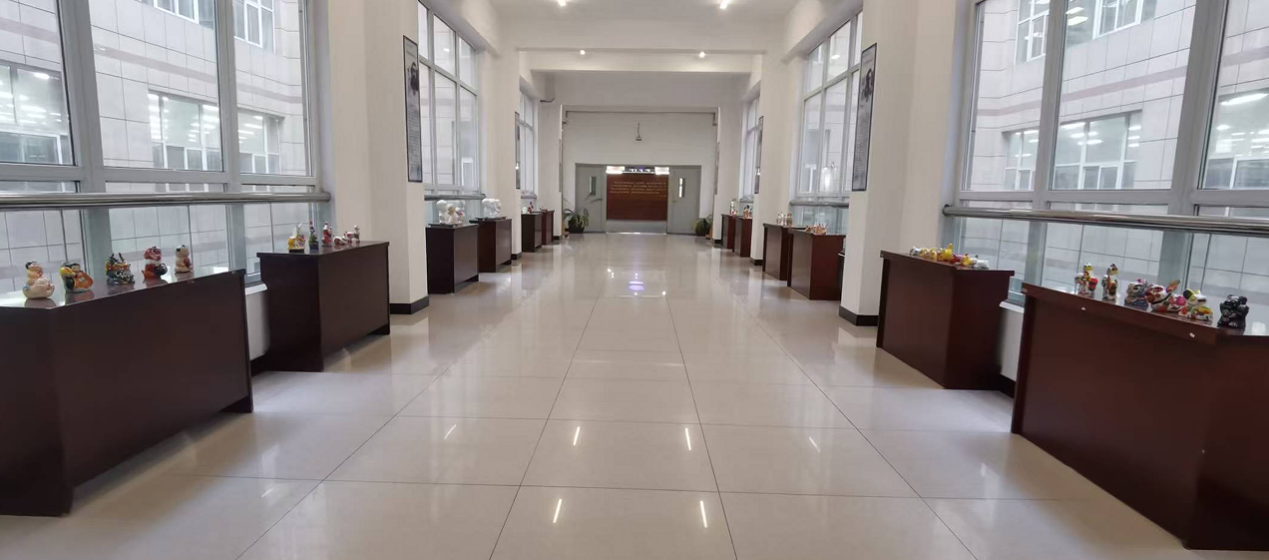 图书馆联合美术学院举办雕塑作品展