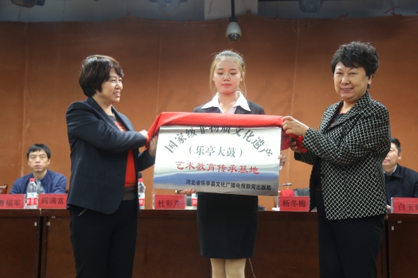 beat365官网举办“国家级非物质文化遗产——乐亭大鼓、乐亭皮影”艺术教育传承基地签约暨揭牌仪式