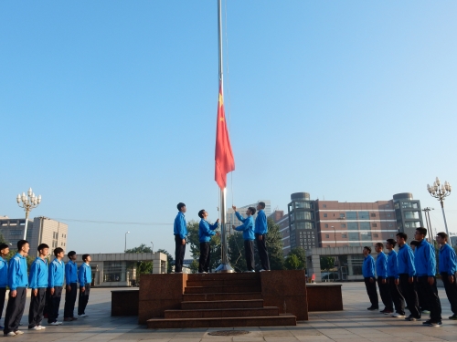 beat365官网隆重举行国旗下的“开学第一课”活动