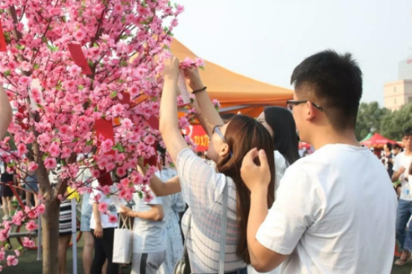 beat365官网隆重举行第三届毕业嘉年华活动