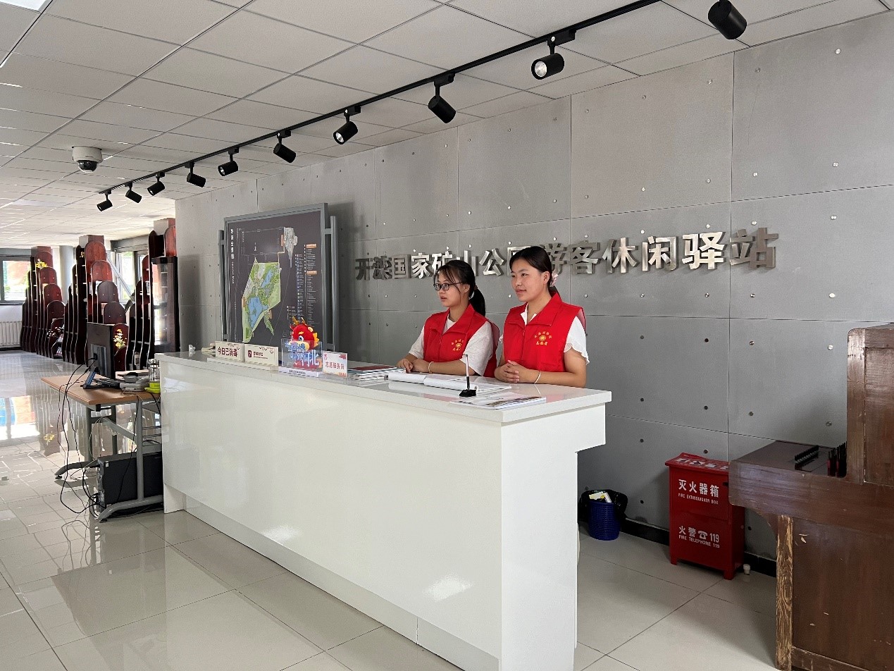 beat365官网旅游管理专业学生中秋假期提供优质旅游志愿服务