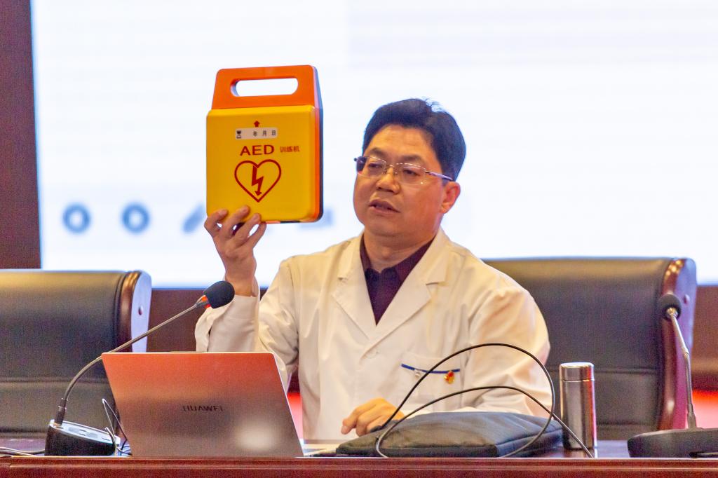 beat365在线唯一官网成功举办“‘救’在身边——大学校园AED急救”培训活动