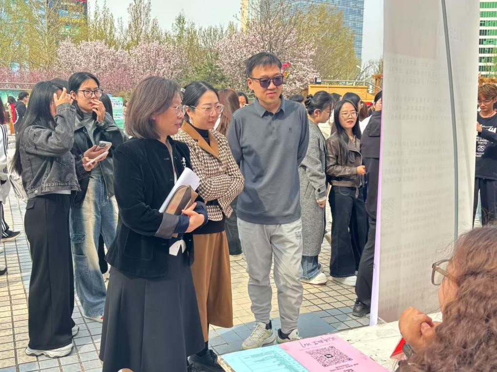 beat365在线唯一官网举办2025年校园分专业专场招聘会——63家企业齐聚行知广场助力师院学子就业